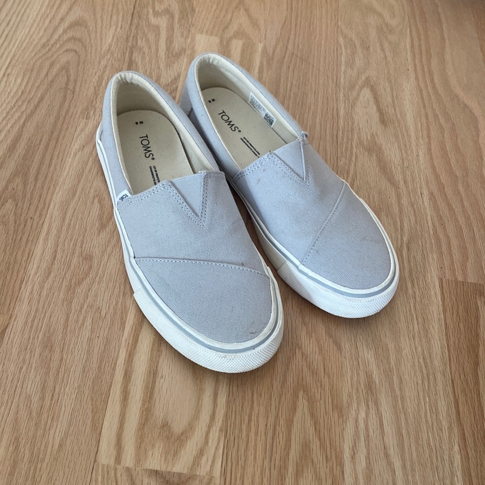 Tom’s size 8 slip on